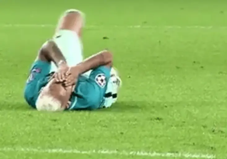 Neymar má zase ostudu! Jak trapně simuloval v zápase Ligy mistrů?
