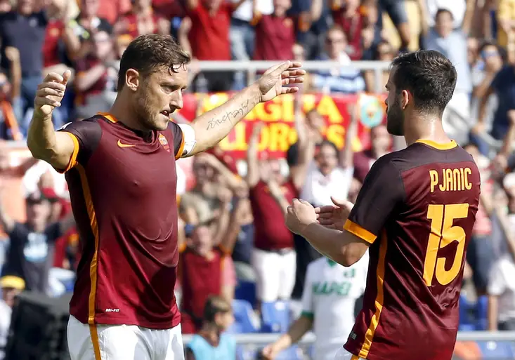 TOTTI slaví čtyřicítku! Co vzkázali Messi a Bolt? A kdo přál s prasátkem Peppa?