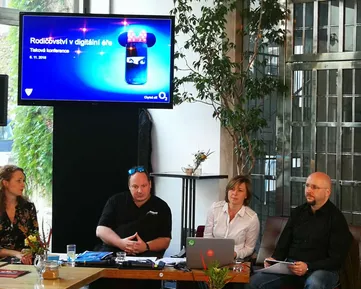 Čeští rodiče svým dětem na internetu důvěřují, zjistila nová studie olomoucké univerzity a O2