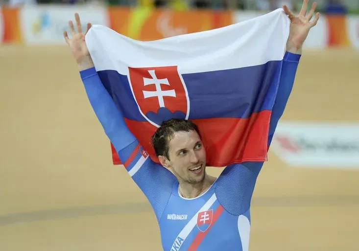 Jako Sagan! Slovenský cyklista skvělou oslavou okouzlil fanoušky na paralympiádě!