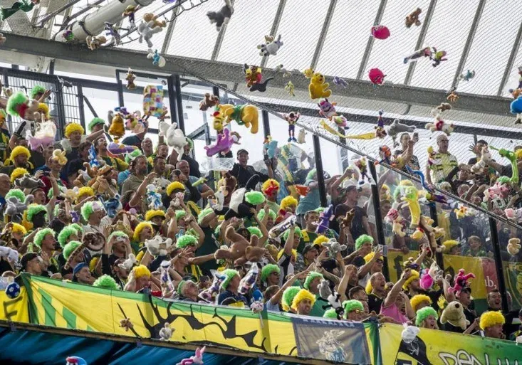 Nádherné gesto! Jak fanoušci v Nizozemsku zasypali hračkami dětský sektor?