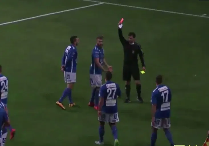 VIDEO: Neskutečné! Švéd dal hattrick, za oslavu ho rozhodčí vyloučil! Co provedl?