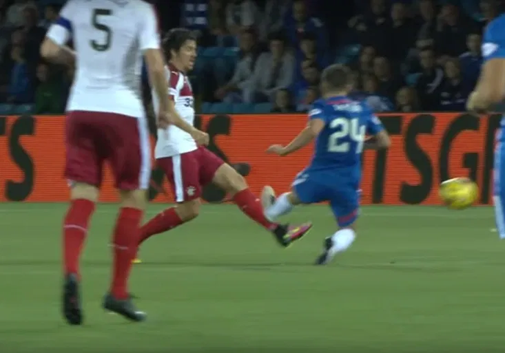 Šílené! Blázen z Kilmarnocku málem průšviháři Bartonovi ukončil kariéru