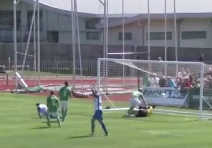 Nejbizarnější gól sezony? V předkole FA Cupu se stala nevídaná věc!