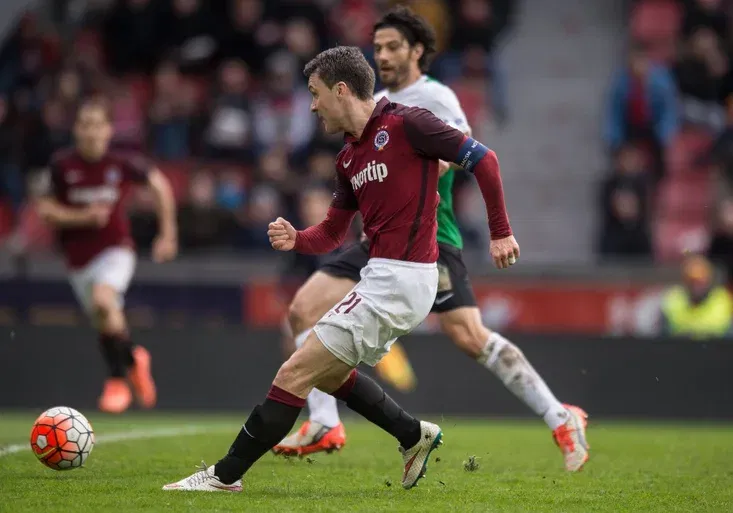 Dvojnásobná porce nedělního fotbalu: Slavia porazila Příbram, Sparta se utká s Jabloncem