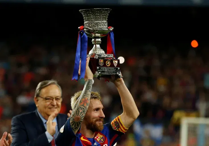 Barcelona slaví první trofej sezony! Jak Turan a Messi parádně sestřelili Sevillu?
