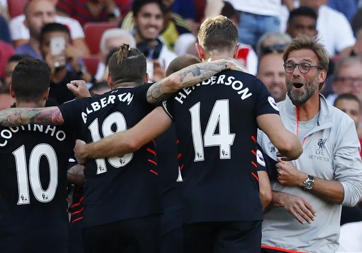 To je divočák! KLOPP zase při oslavách ztrácel brýle! Co si po přestřelce s Arsenalem vyčítal?