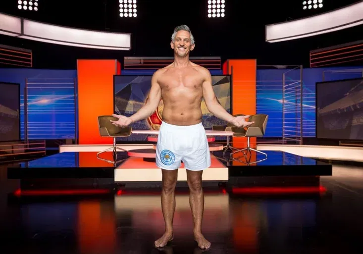 Lineker dodržel slovo! Proč bývalý anglický reprezentant moderoval jen v trenýrkách?