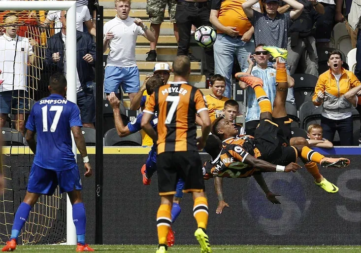 VIDEO: Šokující začátek! Leicester prohrál u nováčka. Sejmuly ho DVOJITÉ NŮŽKY!