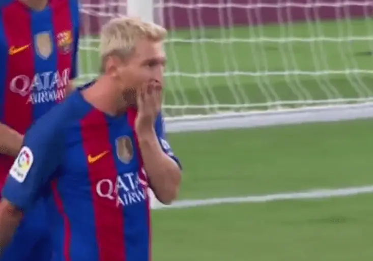 Asistence nůžkami? Génius Lionel Messi znovu uchvátil fotbalový svět