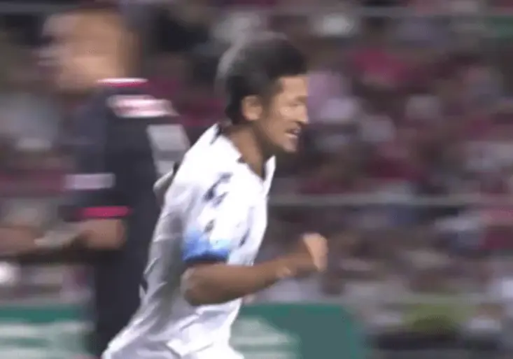 Fotbalový fenomén z Japonska střílí góly i ve 49 letech! Překoná úžasný rekord?