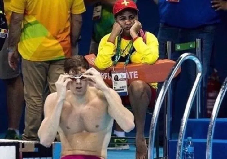 Největší flákárna na světě! Kolik si vydělá plavčík, který hlídá Michaela Phelpse?