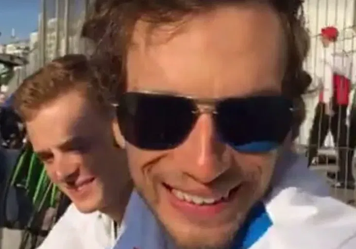 Kde máme kola? Vždyť je to jen olympiáda! Cyklisté se před startem náramně „bavili“