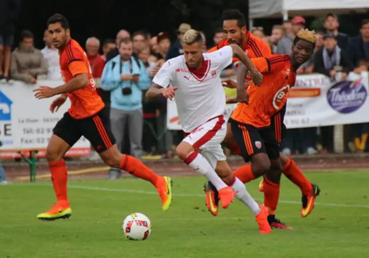 Debut jako z hororu. Fotbalista přišel v přípravném zápase o část ucha!