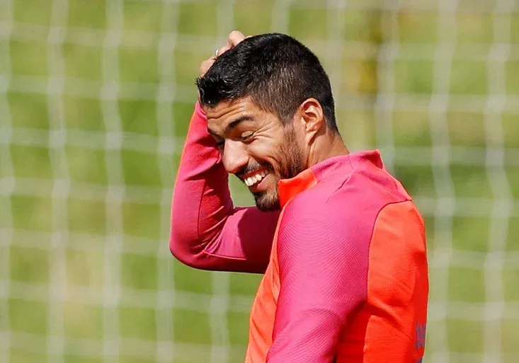 FOTO: Ó můj Bože! Suárezovi postavili v rodném městě sochu, ale ta je spíš k smíchu