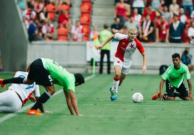 Zbrojovka doma neprohrává. Jak si v Brně poradí ambiciózní tým Slavie?