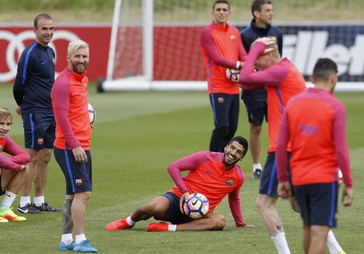 Blonďatý Messi je v ráži! Jakou fintou potupil na tréninku Suáreze?