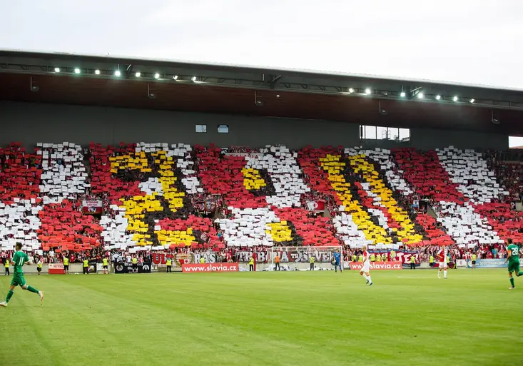 UEFA drtí Slavii kvůli fanouškům! Klub už zaplatil skoro půl milionu! Hrozí i zavření Edenu!