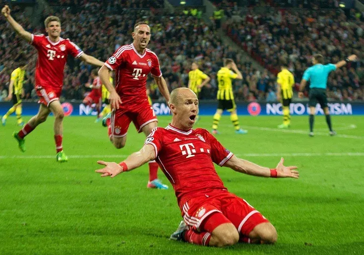 Sedmý boj o ušatý pohár týmů ze stejné země se blíží. Jak vypadaly ty předchozí?