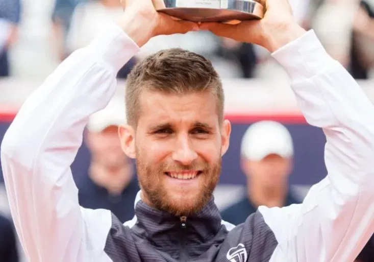 VIDEO: Slovák Kližan je třída! Tenista věnoval triumf na turnaji obětem z Nice. Proč?