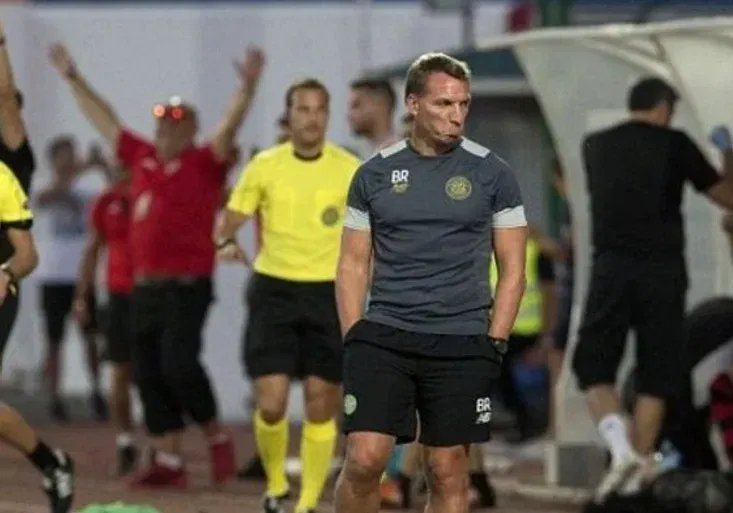 Slavný Celtic zničili hasiči, dělníci a celníci. Jak obhajoval šokující prohru kouč Rodgers?