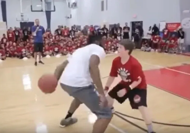 Basketbalové „týrání“ dětí. Jaké fintičky si dovolují hvězdy NBA?