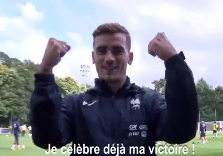 Francouzi se před finále EURO náramně baví. Co vyváděl Griezmann na tréninku?