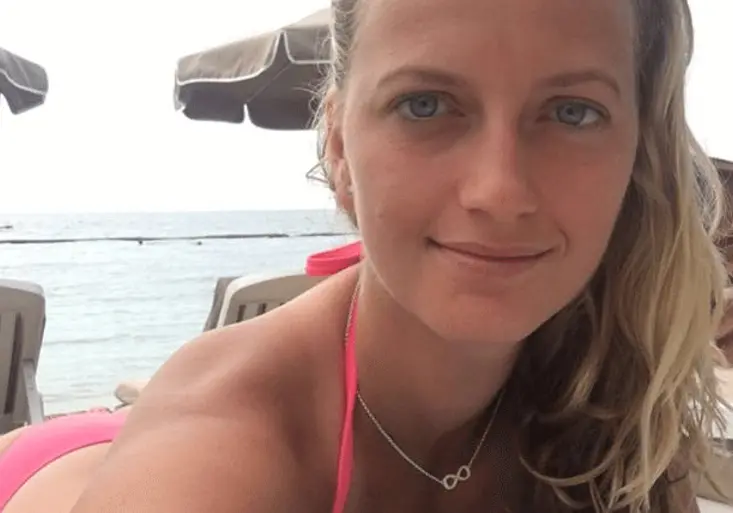 Petra Kvitová zabodovala mimo kurt. Jak se fotka v plavkách líbí fanouškům?