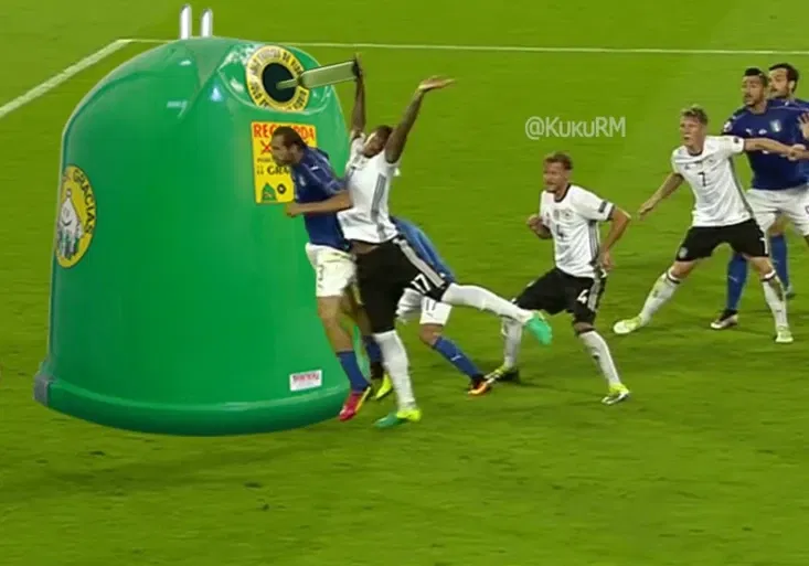 TOP FÓRY: Blázen Boateng boří internet! Hrál basket, byl na Titanicu i na svatbě!