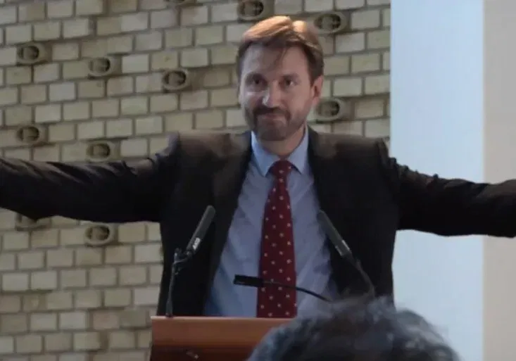 ISLANDmánie na univerzitě! Jak zní fotbalový chorál na oslavě promoce?