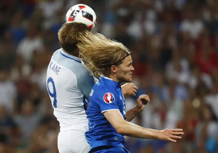 Thor přehlídkových mol? O islandského fotbalistu má zájem oděvní značka!