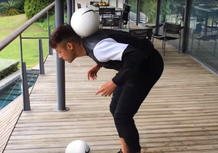 Ronaldo s Neymarem si posílají videovzkazy! Kdo ukáže lepší trik?