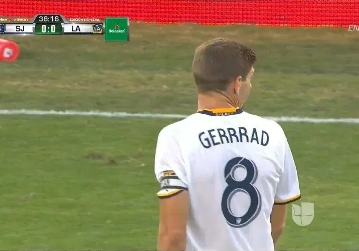 Unikátní dres Stevena Gerrarda. Co mu jeho klub LA Galaxy provedl?