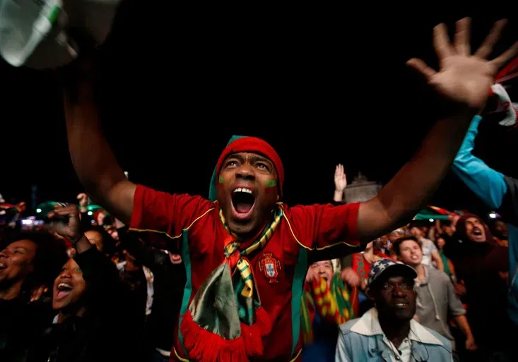 Jako ZASEKLÁ DESKA. Portugalští komentátoři se po vítězném gólu téměř zbláznili