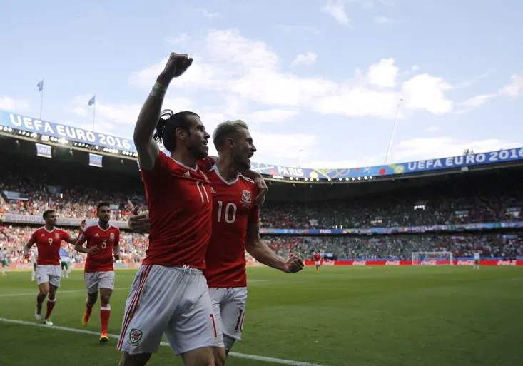 Bale šťastně dotáhl Wales do čtvrtfinále. Gareth centroval, Gareth skóroval!