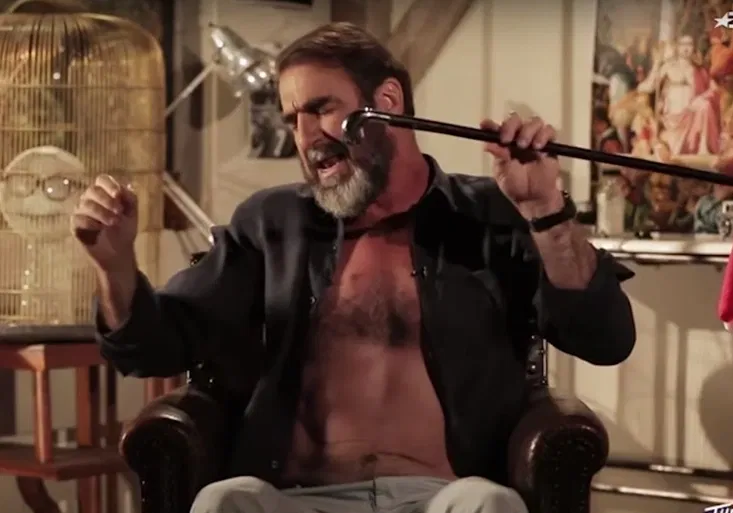 Eric Cantona je hvězdou internetu! Jak zazpíval nejslavnější chorál EURA?