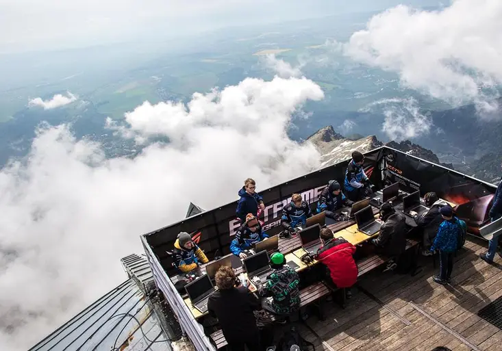 League of Legends na Lomnickém štítu? V extrémním duelu zvítězila eSuba!