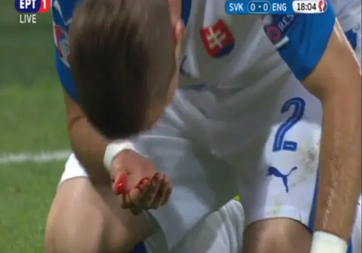 Slováci cedili krev! A snad vyválčili postup. Wales zametl s Rusy