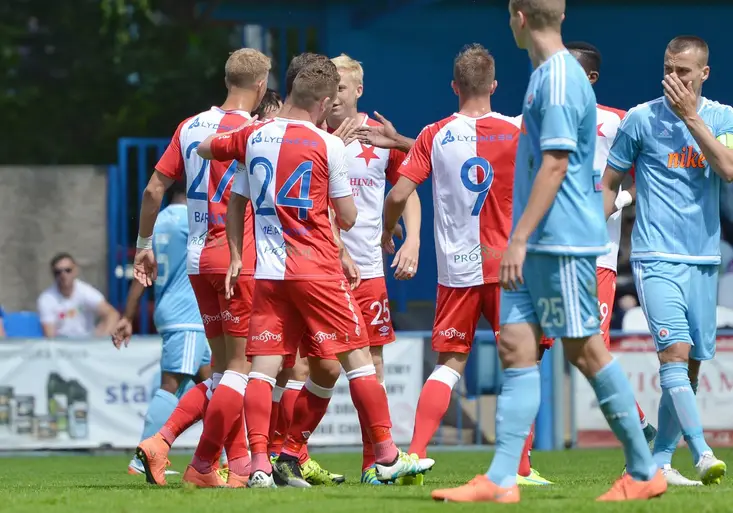 Kenia trefil luxusní banán, Slavia ZESMĚŠNILA Slovan Bratislava, Uhrin rýpal do Vrby!