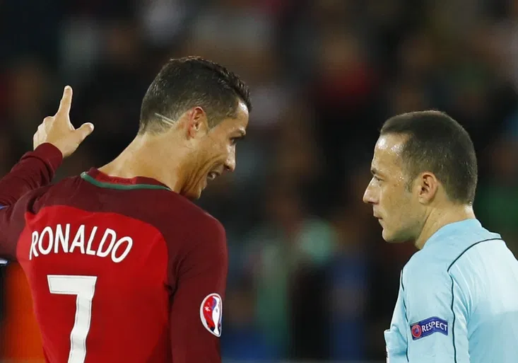 Záhada linek ve vlasech Ronalda odhalena. Velký respekt, Cristiano!