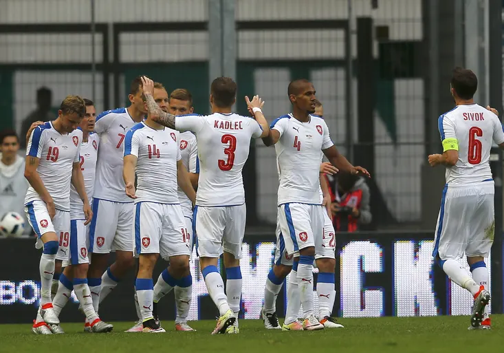 Přihrává Ro-sits-kee, střílí Koh-lahrj. Jak UEFA učí komentátory česká jména?