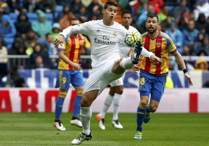 Hvězda Realu Madrid je prý na prodej. Nebo ne? Kdo by po ní rád skočil?