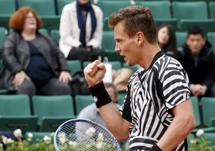 Skvělý tenis, úsměvná francouzština. Jak válí Tomáš Berdych na French Open?