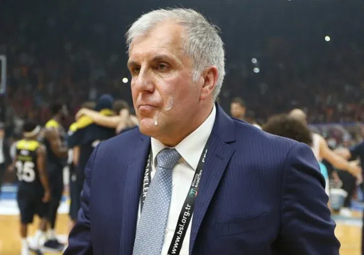 Basketbalová válka v Turecku. Veselý prchl před sprchou, Obradovičovi plivli do tváře