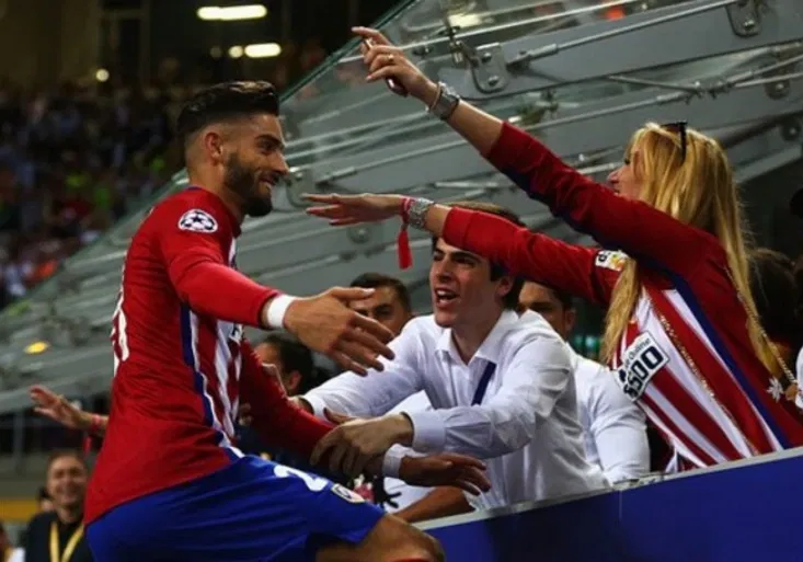 Za gól jej sladce odměnila miss Belgie. Carrasco ale nakonec na ušatý pohár nedosáhl