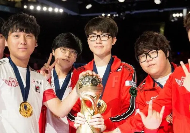 SKT T1 vybojovali i přes klopýtnutí ve skupině vytoužený titul Mid-Season Invitational!