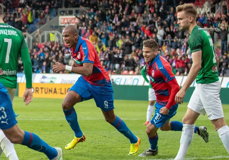 Úvodní kolo nadstavby: Bitva o titul se dramatizuje! Teplice si uřízly ostudu, Dukla ještě dýchá