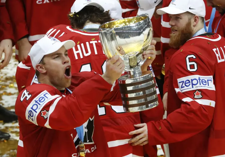 Putin předal pohár mistrů světa Kanadě. Ta slavila nadvakrát!
