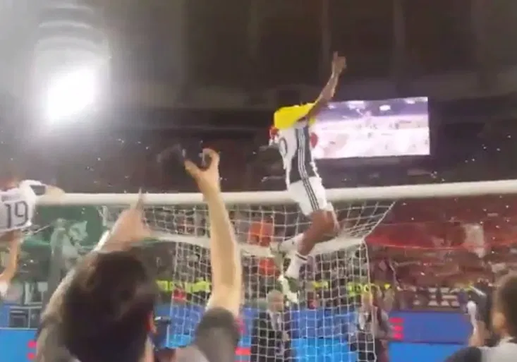 Tak slaví Juventus! FAMÓZNÍ Evra-Pogba rap a šplhavec Bonucci