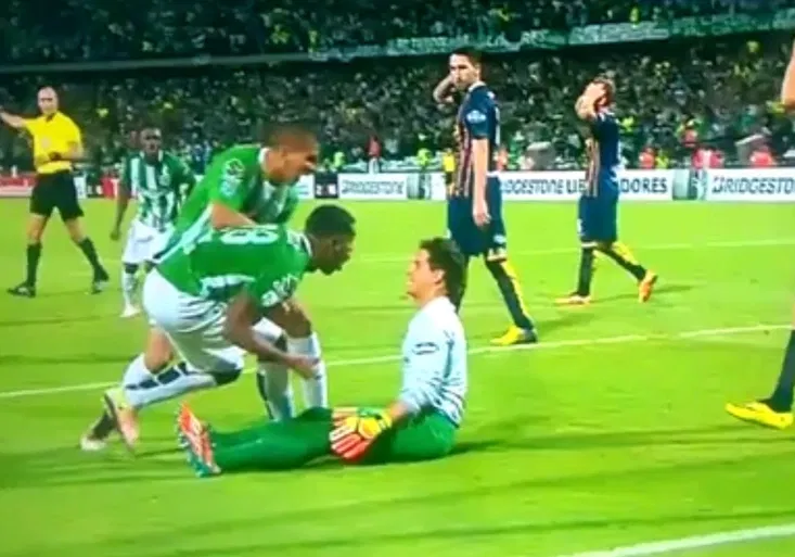 VIDEO: Co čekal? Výsměch brankáři odstartoval hon a řežbu!